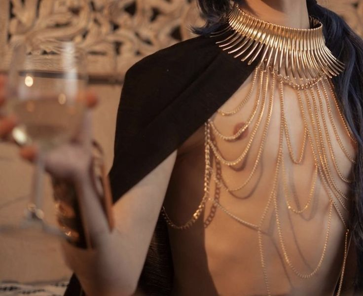 𝐎𝐩𝐞𝐧 𝐒𝐭𝐚𝐫𝐭𝐞𝐫

The fledgling is reaching out to the [reader], glass extended, "Would you fill me up?" The blood staining his lips has him dazed. He hadn't been to a party like this before. His father would definitely not approve, but he was enjoying himself.