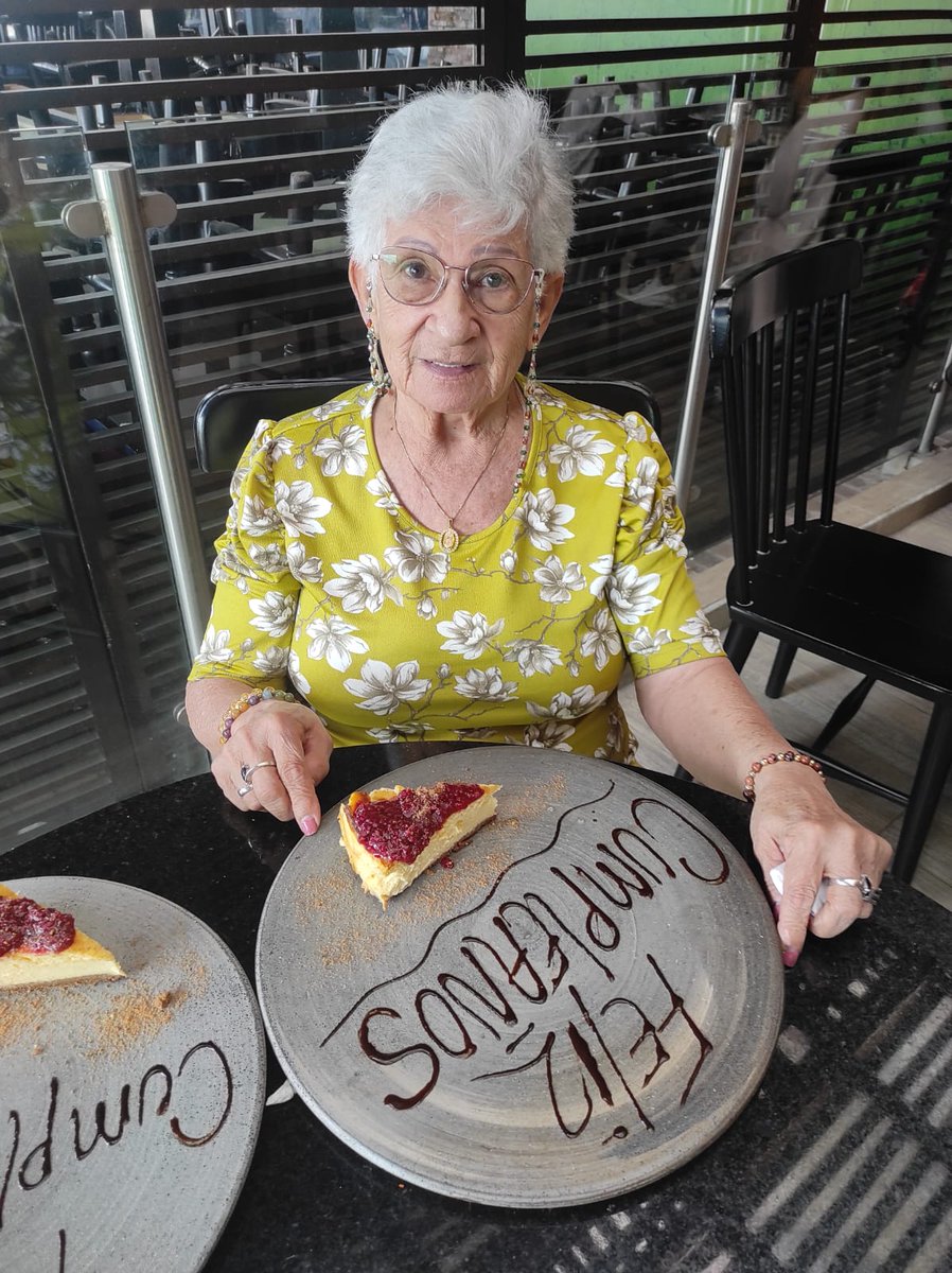 biolucho2005's tweet photo. Mi vieja, mi vida hermosa mi amor hermoso mi madre, hoy cumple 80 años de vida, te amo mucho mi mamá hermosa. Que tengas un lindo cumpleaños y que Dios te bendiga y guarde siempre y sigas cumpliendo muchos años más llenos de salud y bienestar. https://t.co/0WvOUvFRWW
