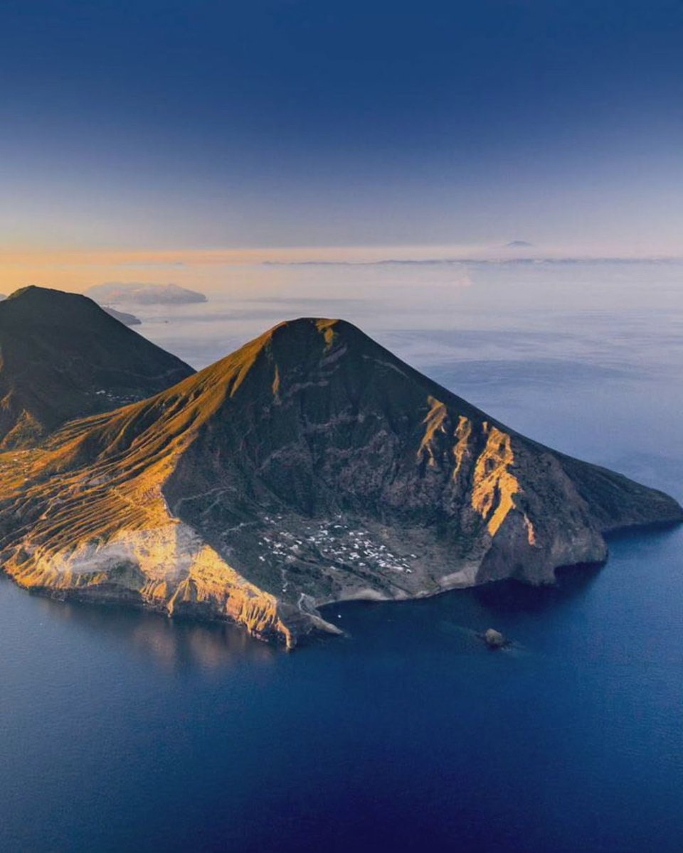 Learn_Sicilian's tweet photo. Escape to the Aeolian Islands, where volcanic beauty meets crystal-clear waters 🌋✨
📱 Download our FREE Learn Sicilian language mobile app on iOS and Android 👇���👇

https://t.co/NVwiodbtBt

#sicily #sicilia #taormina
#palermo #catania #messina #travel
#siracusa #italy #italia https://t.co/O3LGvTlHnm