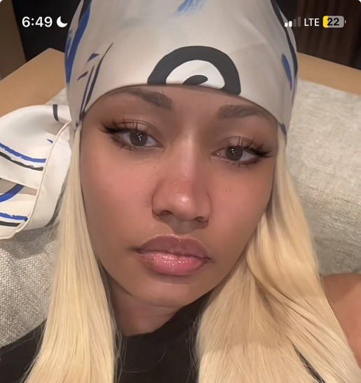 theediorbardi's tweet photo. Nicki Minaj wanna be Cardi B so bad😭 https://t.co/11VncD0kE5