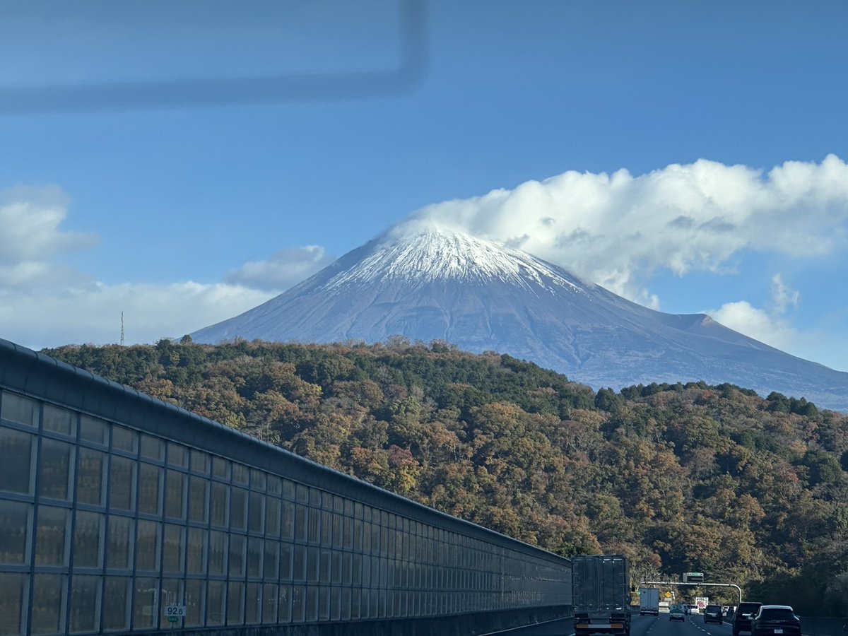 nontemaru's tweet photo. 琵琶湖遠征帰りにパシャリ！
新東名下り、新富士付近より。
#富士山　#新東名下り https://t.co/qwxKVdn5Y0