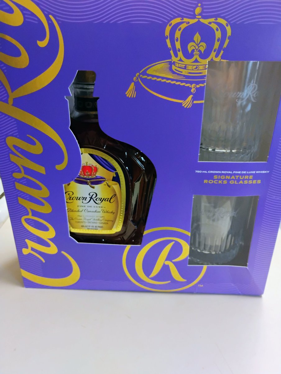Renegade528's tweet photo. Give the gift of @CrownRoyal this holiday season! #CrownRoyal #LiveGenerously #LiveRoyally #SaturdayNight #WeekendVibes https://t.co/ywnS4x1Y0s