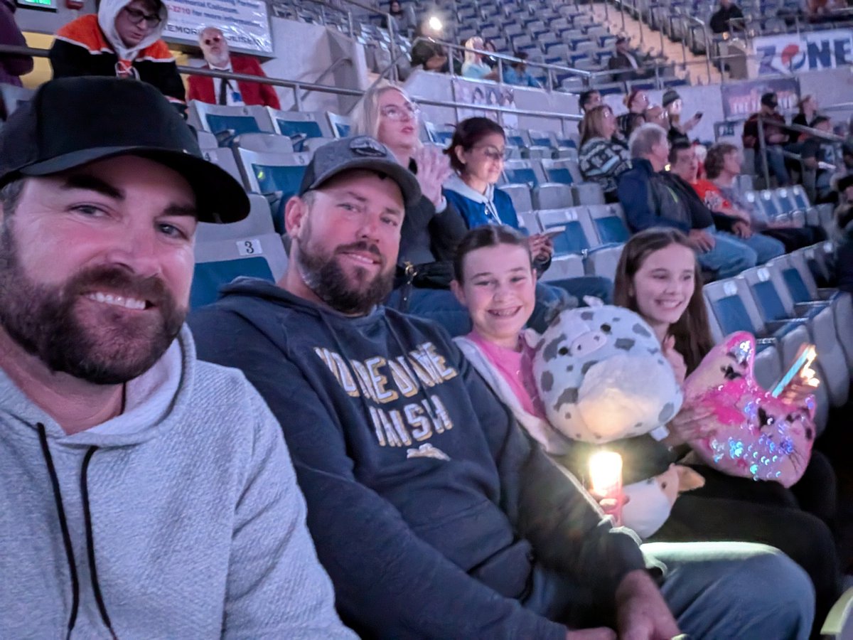 justinlibey's tweet photo. Teddy Bear Night!!!  #letsgokomets @FWKomets https://t.co/tAJAuuJ8Me