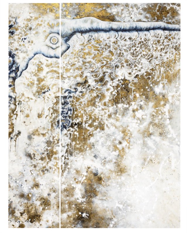 GALLERY__SOU's tweet photo. 鈴木果澄 個展「世界を孕む」Encompass the storytelling.

金地の背景に浮かび上がる白鯨の大作。
描かれているのは鯨のかたちをした自分自身なのか、何者なのか。
圧巻の作品。ぜひご覧ください。

12/7-12/22  
11時-18時
火曜休
最終日は17時まで https://t.co/T8gsmdB8oQ