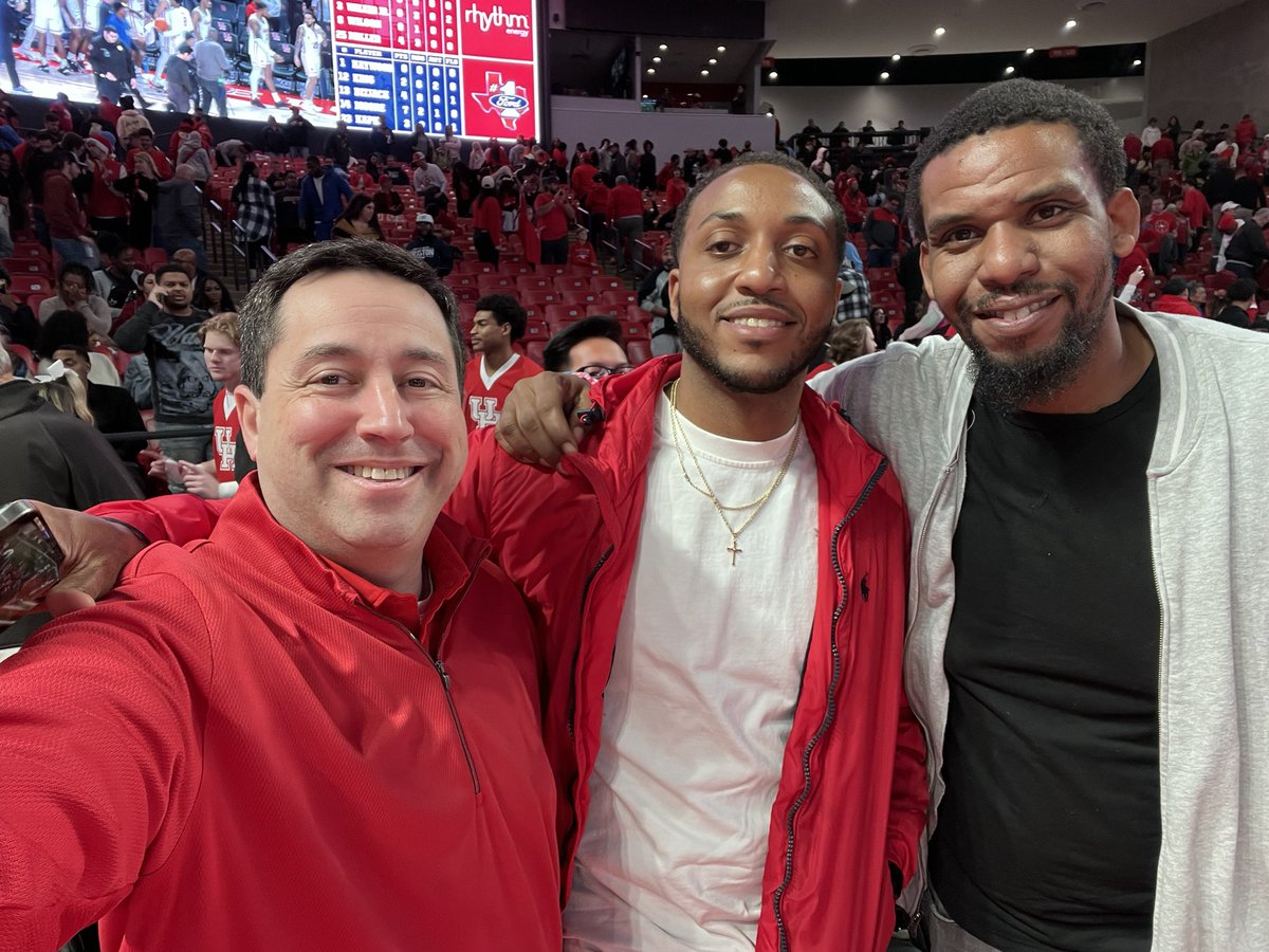 AdamJWexler's tweet photo. The @UHCougarMBK dominate Butler, 79-51. Thanks @silvereagledist @budlight - great sitting courtside with winners Josh &amp; Cameron. https://t.co/mQUBTJIRLl
