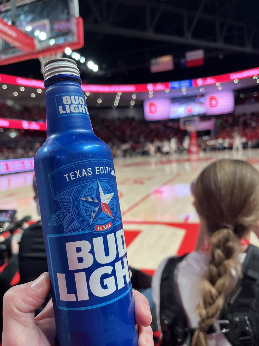 Adam Wexler (@adamjwexler) on Twitter photo The <a href="/UHCougarMBK/">Houston Men's Hoops 🏀 🐾</a> dominate Butler, 79-51. Thanks <a href="/silvereagledist/">silvereagledist</a> <a href="/budlight/">Bud Light</a> - great sitting courtside with winners Josh & Cameron. The <a href="/UHCougarMBK/">Houston Men's Hoops 🏀 🐾</a> dominate Butler, 79-51. Thanks <a href="/silvereagledist/">silvereagledist</a> <a href="/budlight/">Bud Light</a> - great sitting courtside with winners Josh & Cameron.