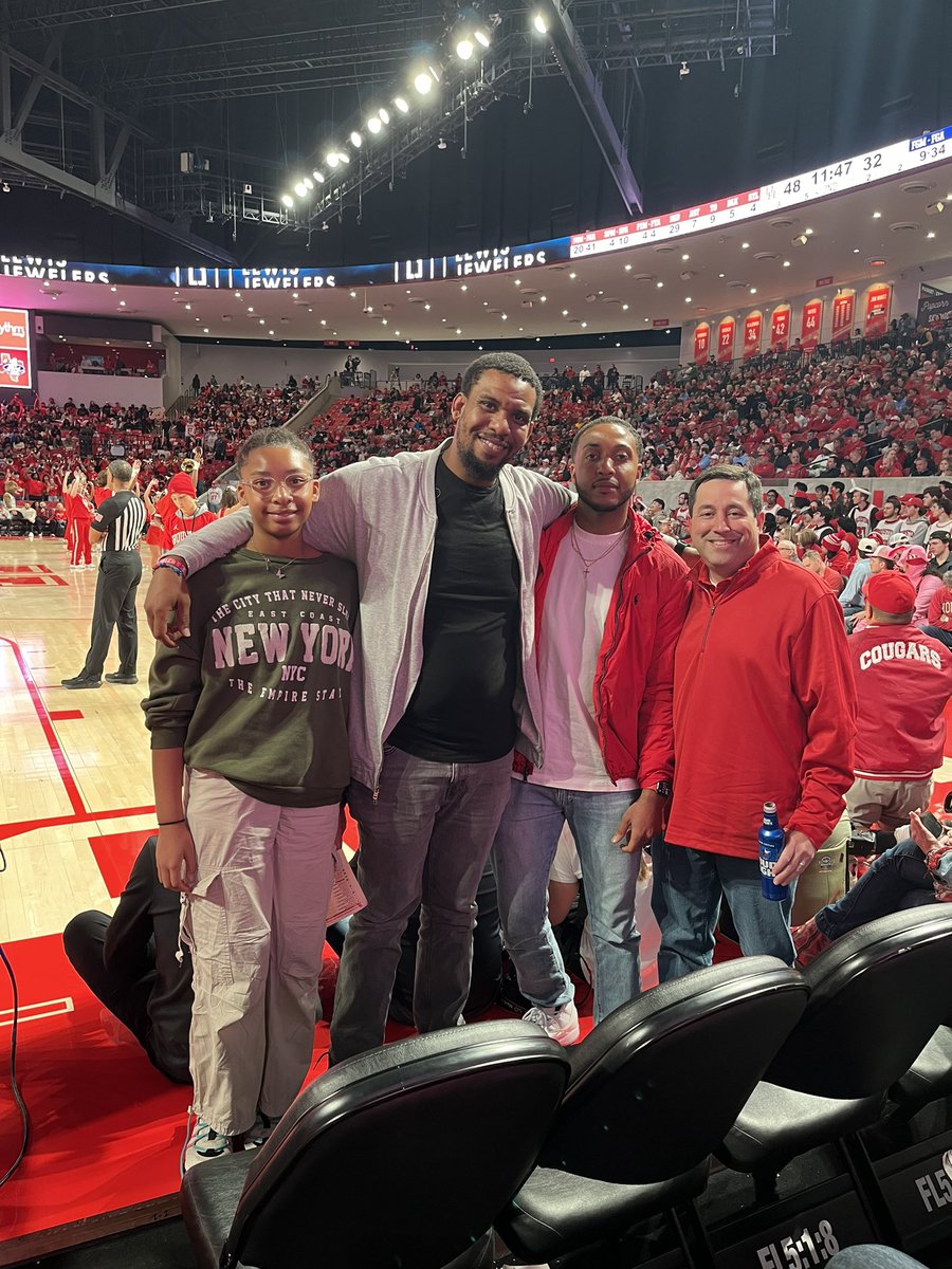 AdamJWexler's tweet photo. The @UHCougarMBK dominate Butler, 79-51. Thanks @silvereagledist @budlight - great sitting courtside with winners Josh &amp; Cameron. https://t.co/mQUBTJIRLl