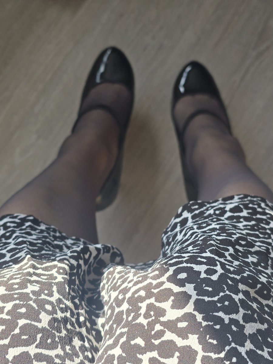 nicolamason84's tweet photo. Today's heels and legs 👠 #heels #highheels #tights #stockingsandheels #stockings #hose #pantyhoseperfection https://t.co/MLHTubWdIJ