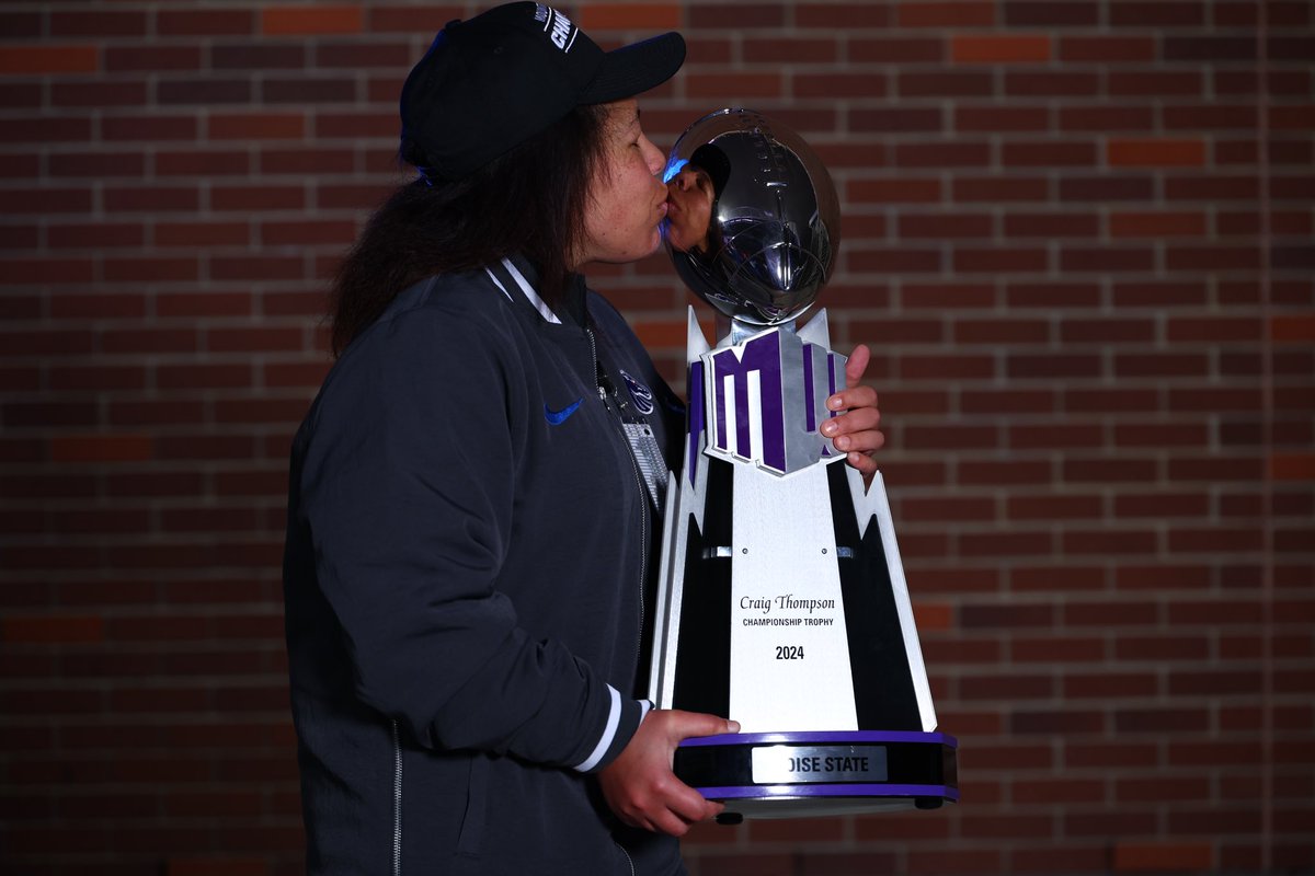 renczks's tweet photo. B2B 🏆💍💙🧡 https://t.co/ZBONYog9LQ