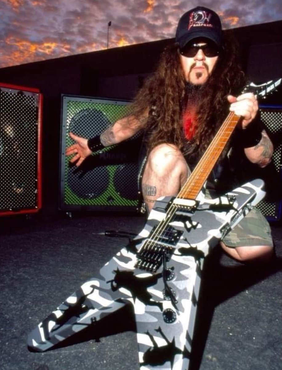DrGuitar's tweet image. This Sunday marks 20 years since Dime walked this earth. 

I remember the moment I heard on the radio that he was killed. I know exactly where I was. I couldn’t believe it. 

#ripdime