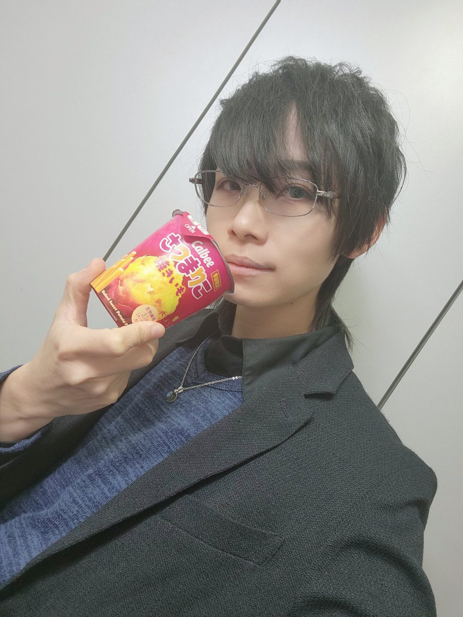 IbukiWC1013's tweet photo. おはようございます☀️
久しぶりに食べたさつまりこ✨
見つけたのも久しぶりな気がした…毎年秋に発売してるよね？

今日ものんびり頑張ろう🍵
#さつまりこ
#おはよう
#秋
#ジェンダーレス https://t.co/vl4ROI0czp