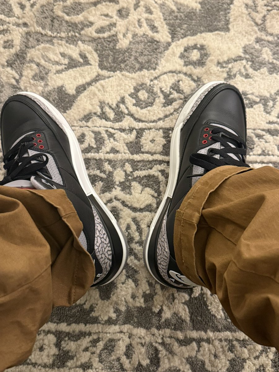 peruano_2117's tweet photo. #KOTD 
#jordans 
#kickoftheday https://t.co/MUpZ2rWUYz