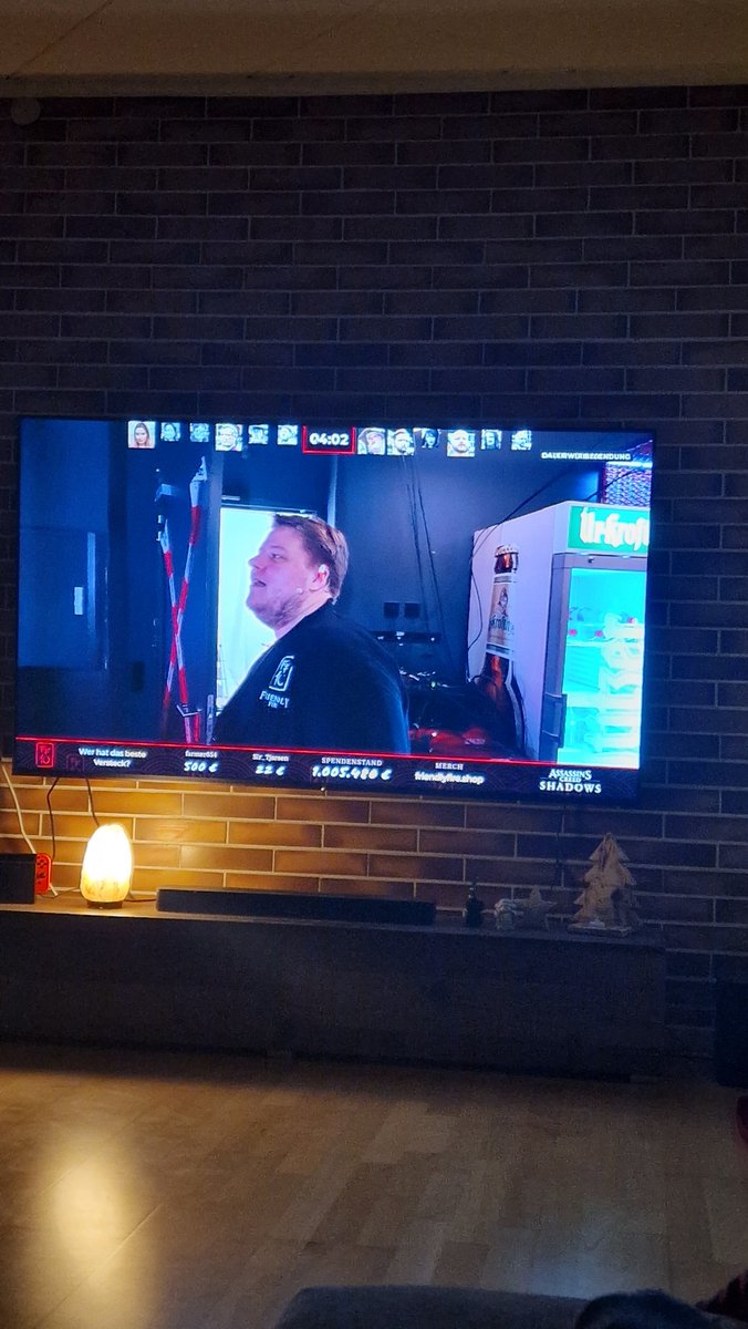 pedda89's tweet photo. "Ham wa die Million? Danke!"
Dennis Brammen voller Freude 😂😂 #FriendlyFire10 https://t.co/7gh40UFb8X