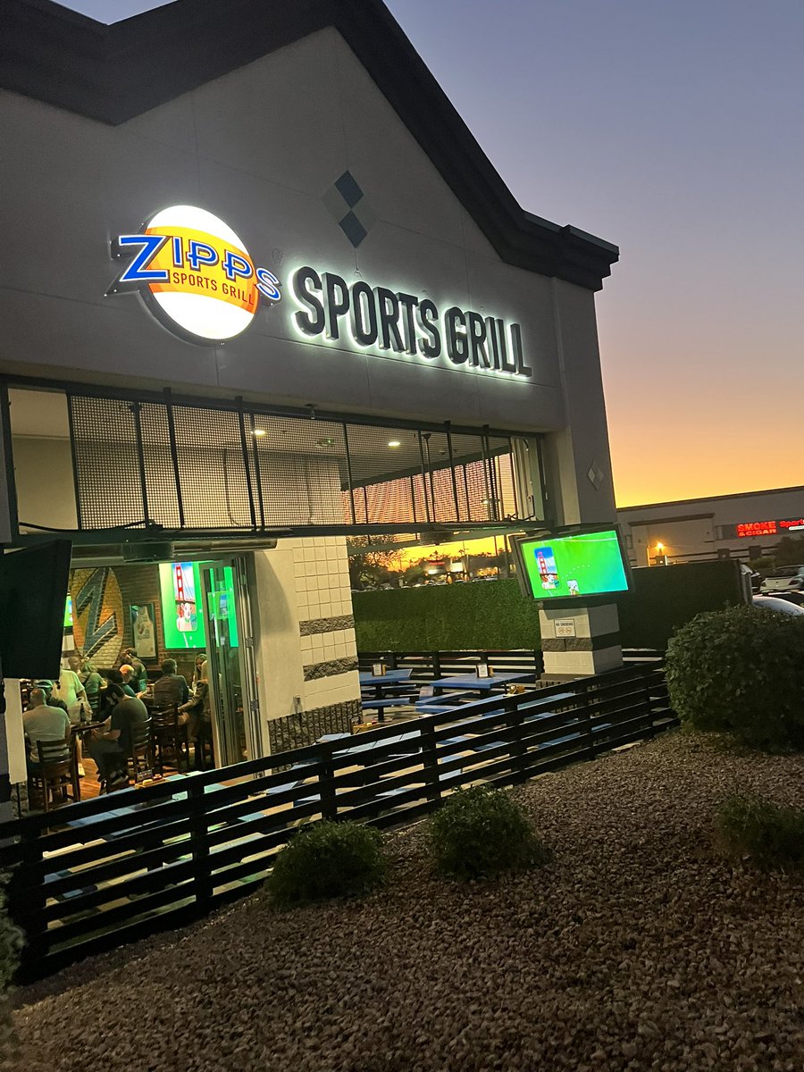 SittinDeadRed's tweet photo. @TommyO53 when you coming down to Scottsdale? #Zipps https://t.co/g1c1exofZ6