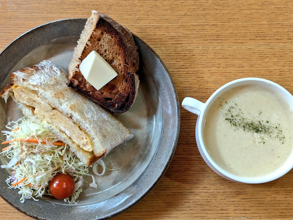 Lactoyoccus_MEM's tweet photo. 普段パンは食べないのですが、乳酸発酵パンを入手したので、妻が卵サンドに。通常のパンと違って、感覚的に食後におなかが張らないようです(←私見)。
#乳酸発酵パン
#乳酸発酵
#유산발효
#lacticfermentation https://t.co/IOPuZatq6F