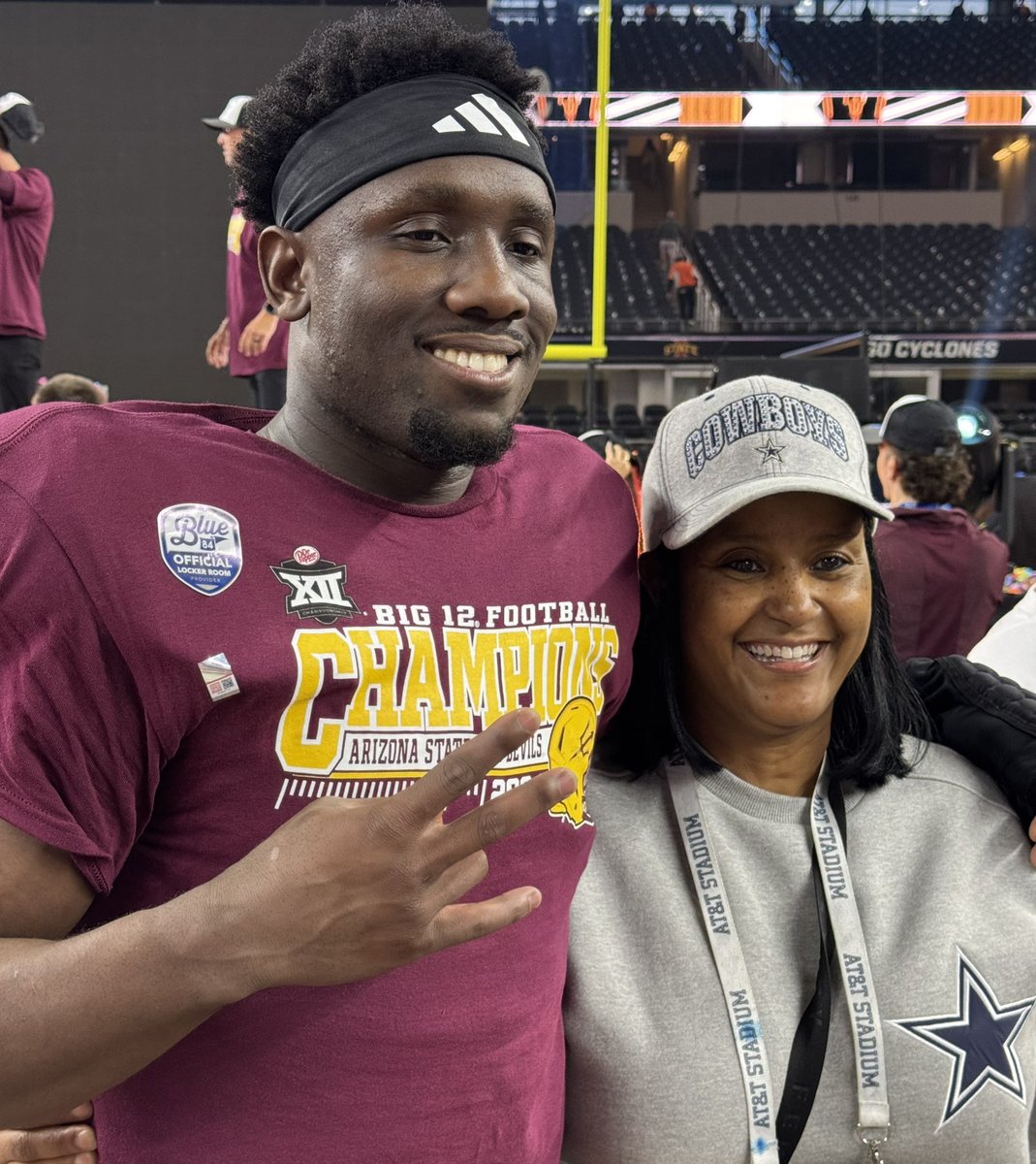 msmickey3's tweet photo. When we say family 4Life we actually mean it…
Congratulations to our Big 12 Champ @prince_dorbah
#TexasTitans
#ArizonaState
#Football
#DLine
#32 https://t.co/yqjo02CSDb