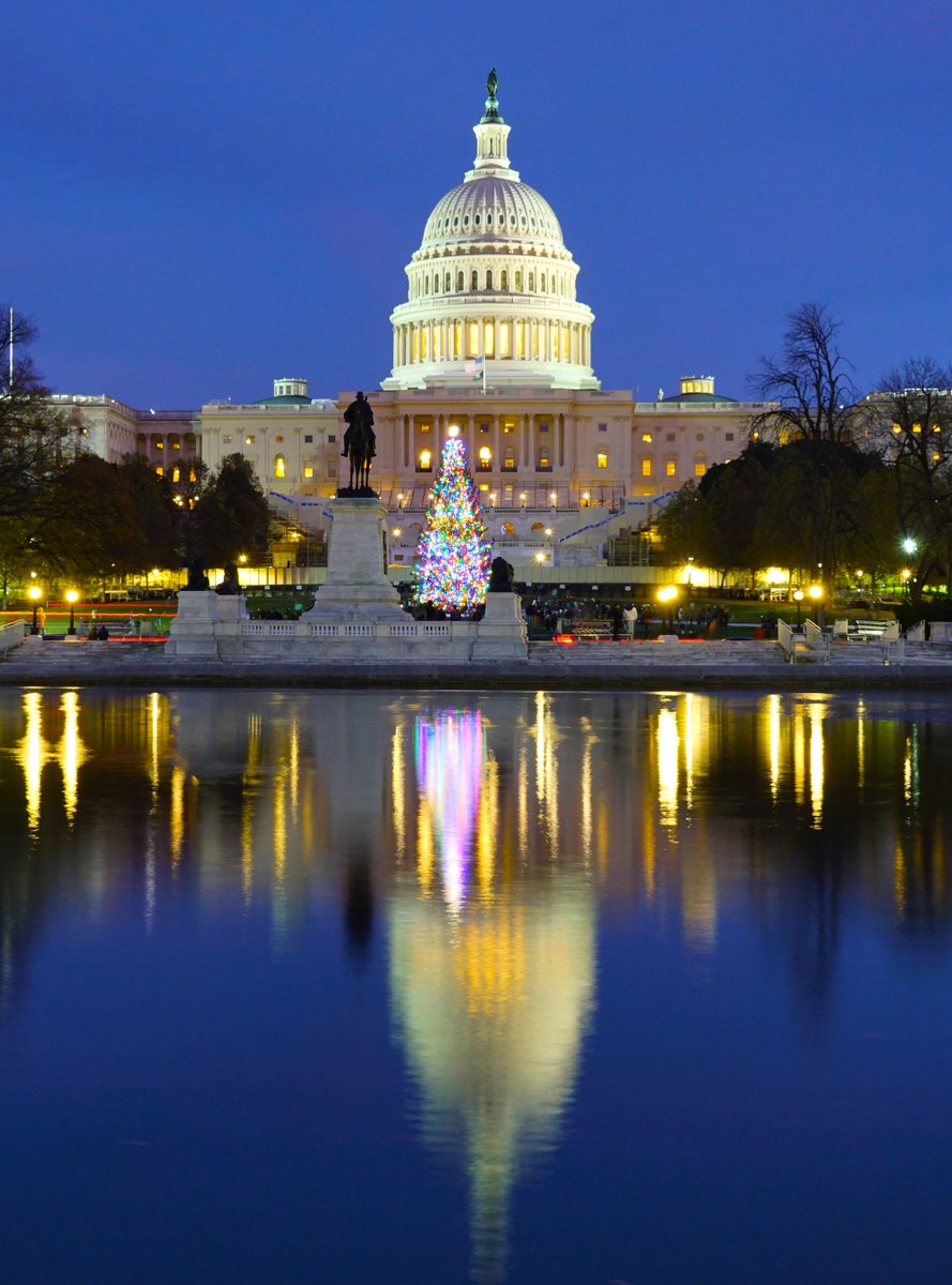 dcstormchaser's tweet photo. I made a trip to photograph the Capitol Christmas Tree today and was treated to an amazing sunset on the Mall. I posted cell phone shots earlier, but here are DSLR photos. @capitalweather https://t.co/1ixDUWtKmw