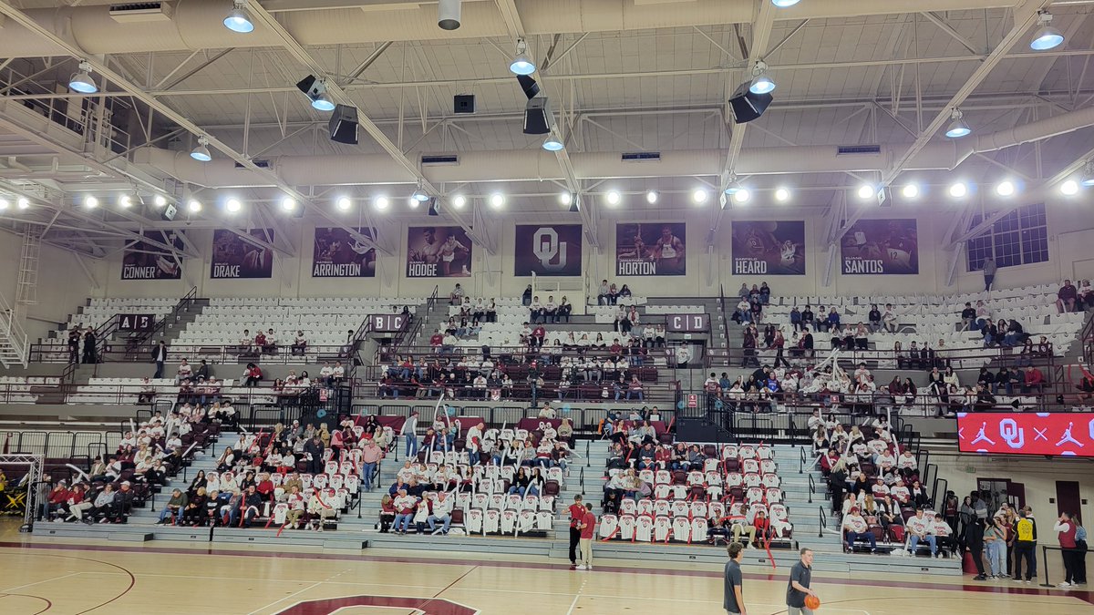 .<a href="/OUBarstool/">Barstool Sooners</a> packed house for tonight's student appreciation game!
