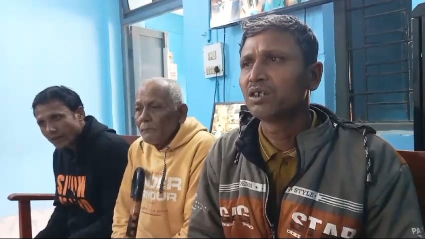 BenefitNews24's tweet photo. #Bangladeshi: Ten Bangladeshi nationals who are escaping #persecution in their country have been #arrested at the #Ambassa train station in #Tripura's #Dhalai district.
#Agartala #Bangladeshunrest https://t.co/oi12vXLmwr