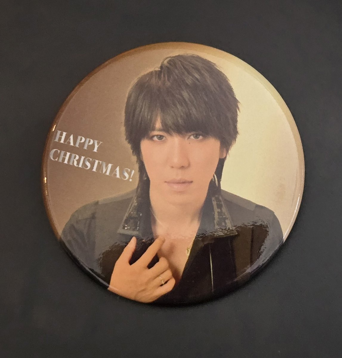 mio_sid410's tweet photo. 【お譲りor交換】
マオ
X'mas Premium Live 2024
Random Badge（缶バッジ）

譲：画像×2

定価500円でお譲りします。
サンタマオとの交換も可能です。
本日の公演での直接お取り引き希望。
DMよりお声かけください。 https://t.co/LCLe0JlHT9