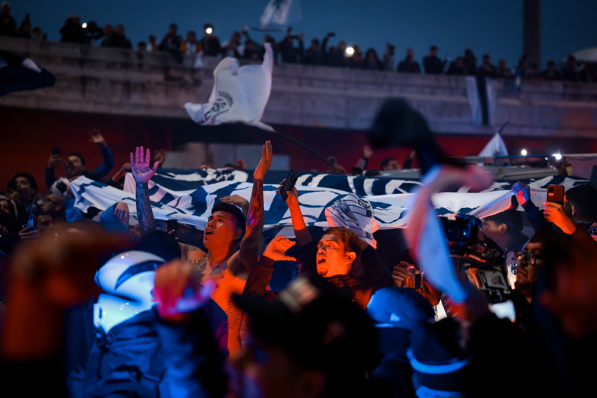 Rayados's tweet photo. ¡PERO QUÉ RECIBIMIENTO!🤩🔥

𝐋𝐚 𝐏𝐚𝐬𝐢𝐨́𝐧 𝐝𝐞𝐥 𝐌𝐨𝐧𝐭𝐞𝐫𝐫𝐞𝐲 𝐲 𝐬𝐮 𝐠𝐞𝐧𝐭𝐞.Ⓜ️🇫🇮 https://t.co/6Ik0QWowcG