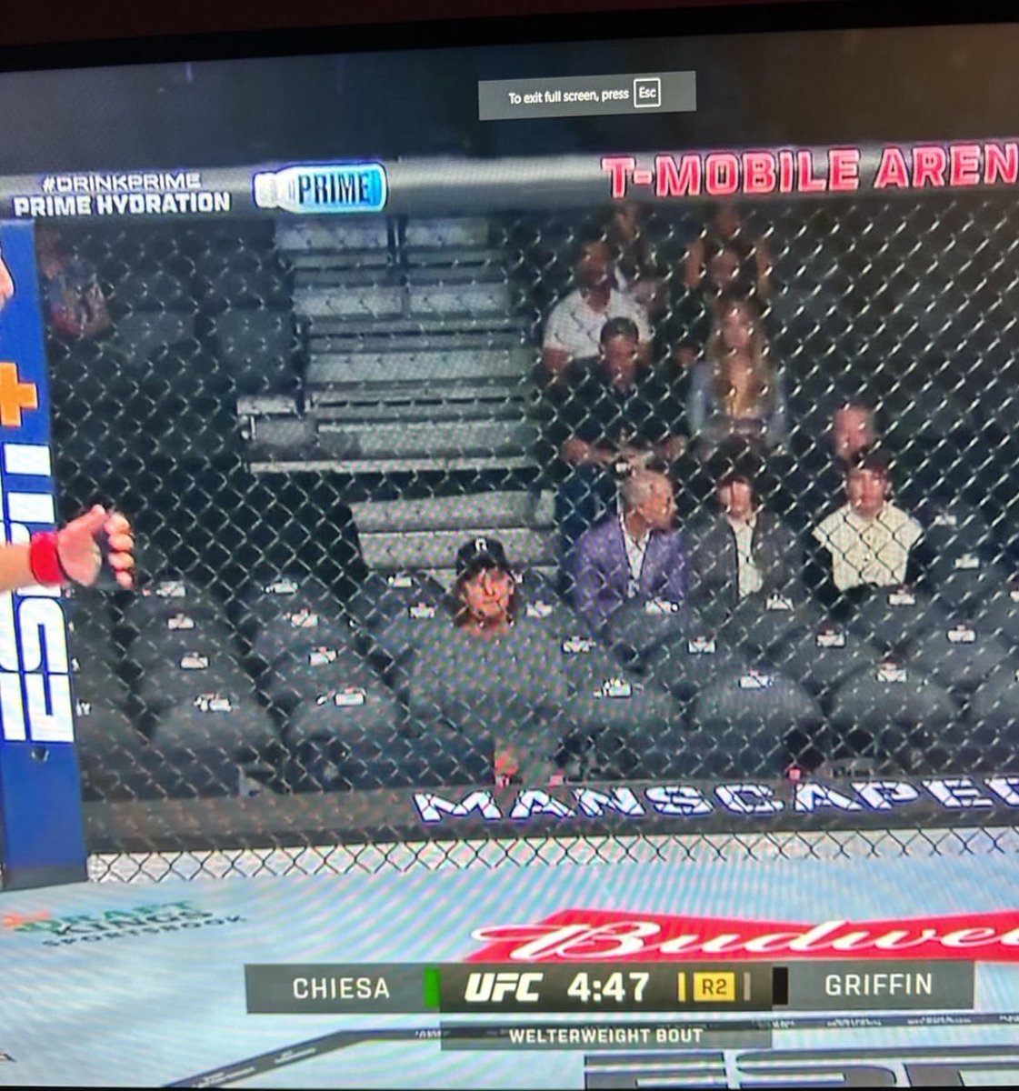 Theo Von a real one for watching the early prelims #UFC310