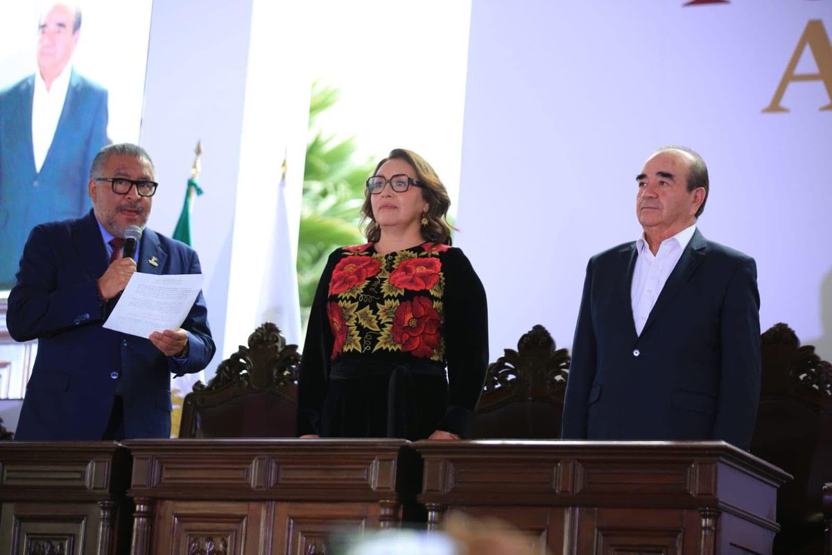 JuanHugoNeza's tweet photo. Muchas felicidades a mi estimada @azucenacisneros, por su toma de protesta como Presidenta Municipal de Ecatepec, cuentas con mi apoyo para trabajar en  unidad para cumplirle al pueblo que confió en nosotros. https://t.co/TZS8x4luez