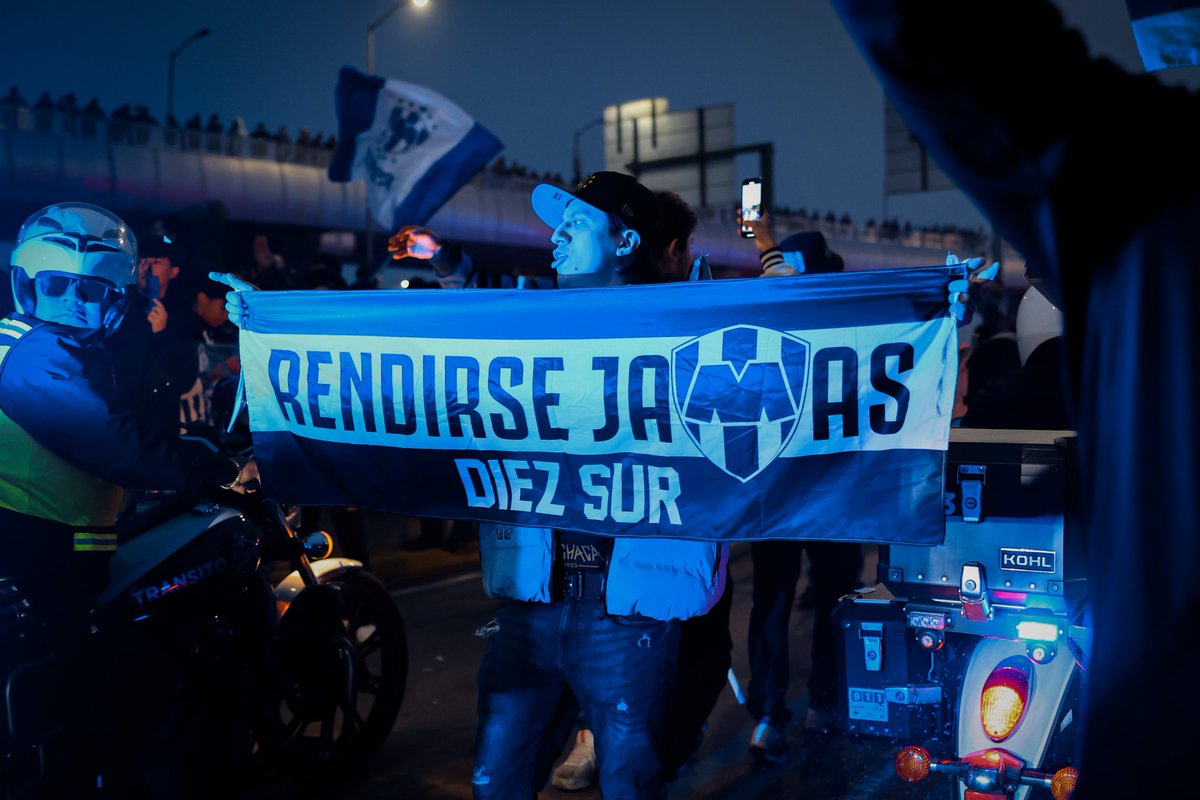 Rayados's tweet photo. ¡PERO QUÉ RECIBIMIENTO!🤩🔥

𝐋𝐚 𝐏𝐚𝐬𝐢𝐨́𝐧 𝐝𝐞𝐥 𝐌𝐨𝐧𝐭𝐞𝐫𝐫𝐞𝐲 𝐲 𝐬𝐮 𝐠𝐞𝐧𝐭𝐞.Ⓜ️🇫🇮 https://t.co/6Ik0QWowcG