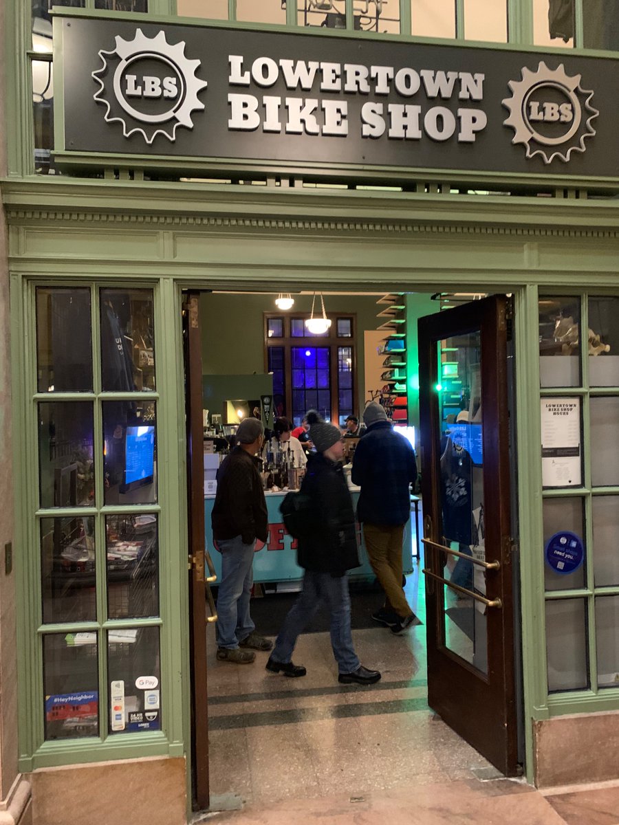 FrederickMelo's tweet image. Insiders know to window browse  the European Christmas Market, duck inside to the Union Depot, and then avoid the lines and get their hot stuff and snacks at the “secret” cafe in the bike shop…