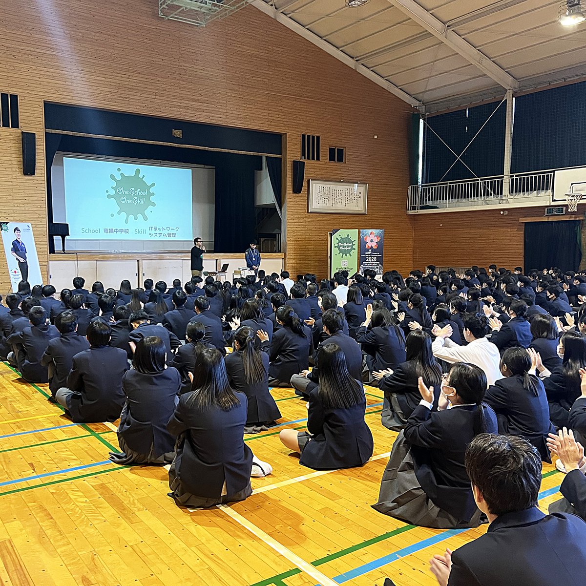 WorldskillsJ's tweet photo. One School One Skill Program!
第47回技能五輪国際大会「ITネットワークシステム管理」職種へ出場した明樂球志選手/トヨタ自動車株式会社が母校/岡山市立竜操中学校を訪問しました!
#WorldSkills #WorldSkillsJapan #技能五輪国際大会 #ITネットワークシステム管理 #ITNetworkSystemsAdministration https://t.co/WtuHEwF9wc