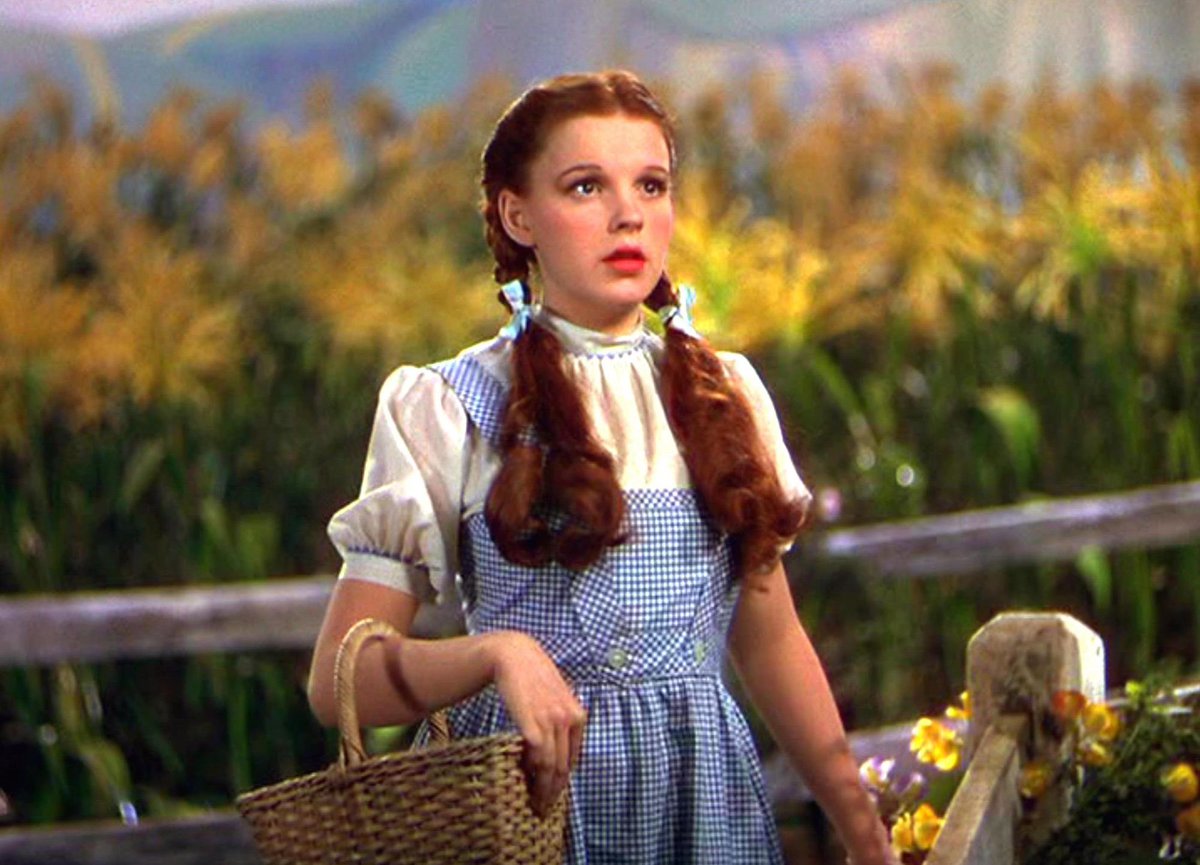 PopBase's tweet photo. Judy Garland’s famous Ruby slippers from ‘The Wizard of Oz’ have reportedly sold for $28 MILLION. https://t.co/Hdi1t93iYz