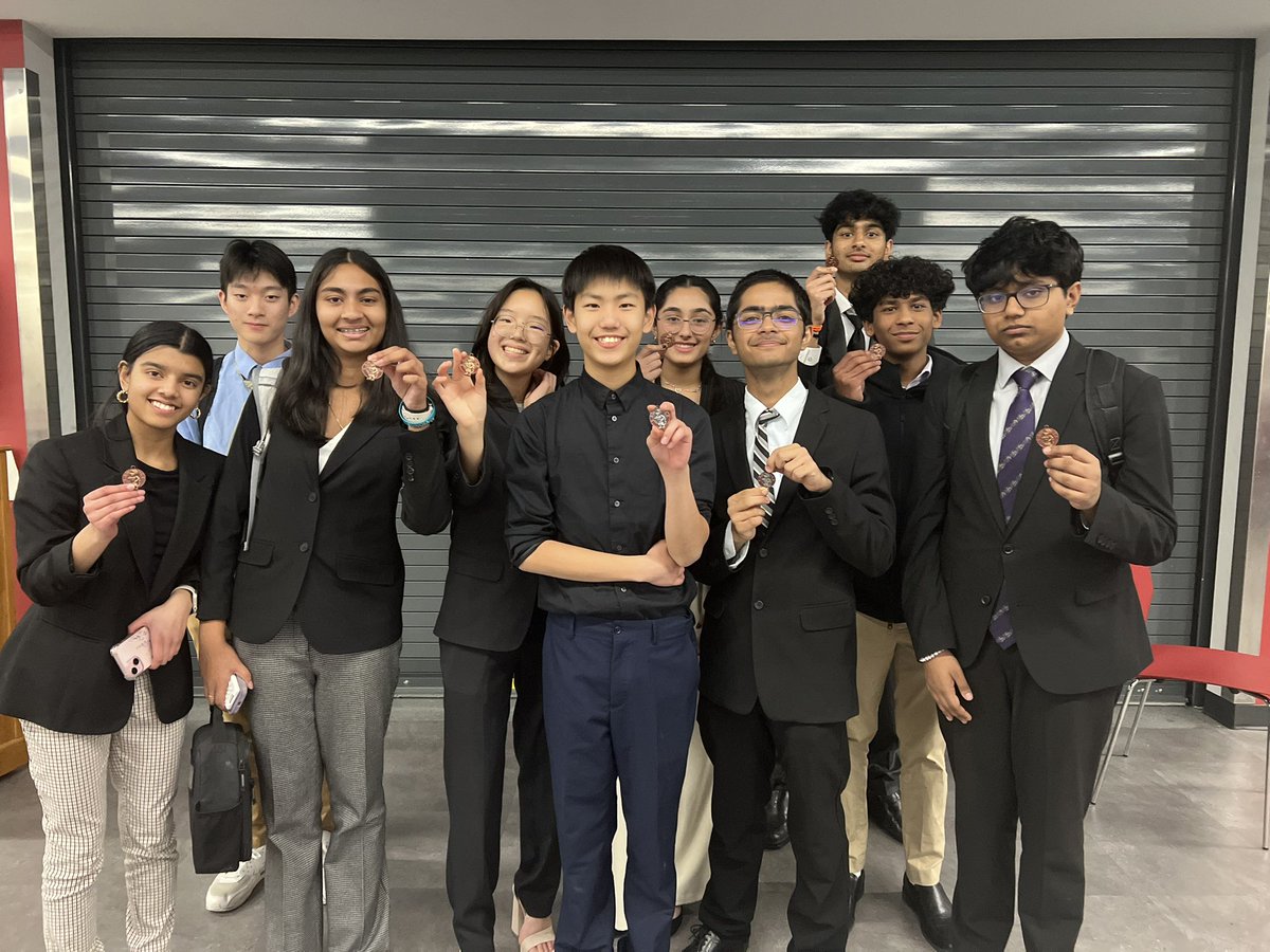 BVWestDebate's tweet photo. A big weekend for the Jaguars! Results from Lawrence:

Team wins 1st in sweeps!
Alex/Adi - Quarters DCI
Grace/Ananya - Semis DCI
Pranjal/Andrew - 2nd JV
Prashika/Oishee - 3rd JV
Kate/Aashi - 6th JV
Ahaan/Shreyas - 7th JV
Jonathan/Addy - 8th JV
@westjags https://t.co/38WiiSurWS