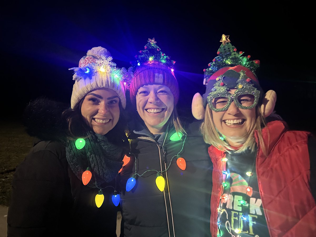 ClintonPreschoo's tweet image. Happy Holidays from CCS! 🎄🎄Village of Clinton Christmas Parade! @ClintonPreschoo @CCSredwolves