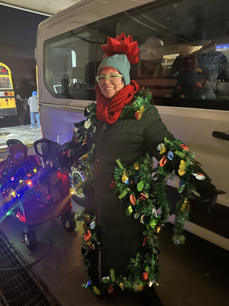 ClintonPreschoo's tweet image. Happy Holidays from CCS! 🎄🎄Village of Clinton Christmas Parade! @ClintonPreschoo @CCSredwolves