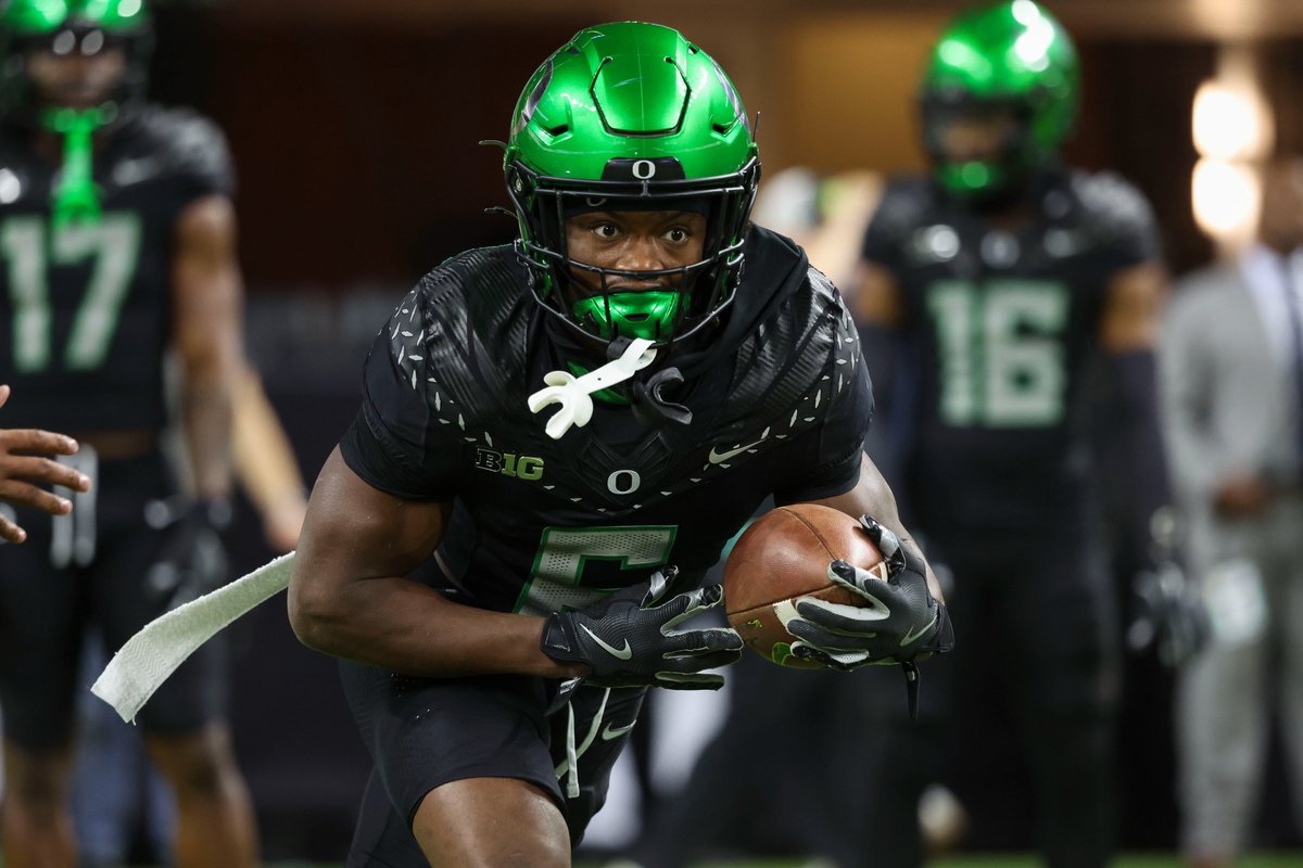 oregonfootball's tweet photo. We ready. #GoDucks https://t.co/G1UINpMQ5v