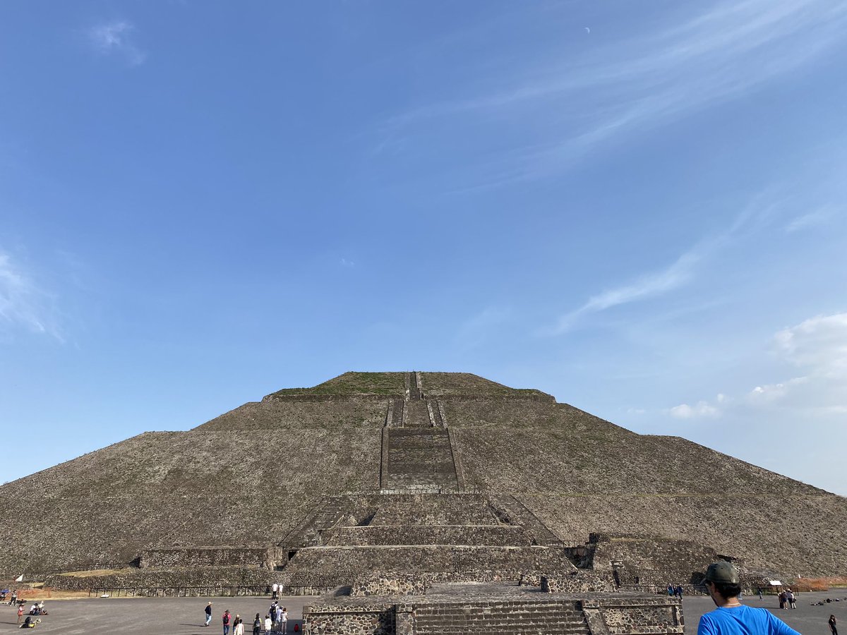 SMolinaVnzla's tweet photo. Preservar las pirámides del imperio Azteca en Teotihuacán representa la necesidad de proteger nuestras raíces prehispánicas. 

Este imperio fue claramente unos de los grandes corazones y contribuyentes de las Americas. 🇲🇽🌎

#piramidedelsol #piramidelaluna #Teotihuacan #Mexico #prehispanic #Azteca