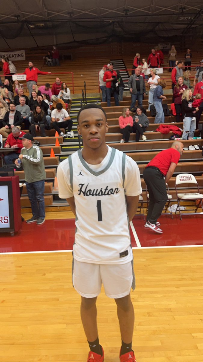 🚨 

End of the Game Update

Houston TN (56)
Center Grove (55)

Justin Frison is your Player of the Game with 21 pts.