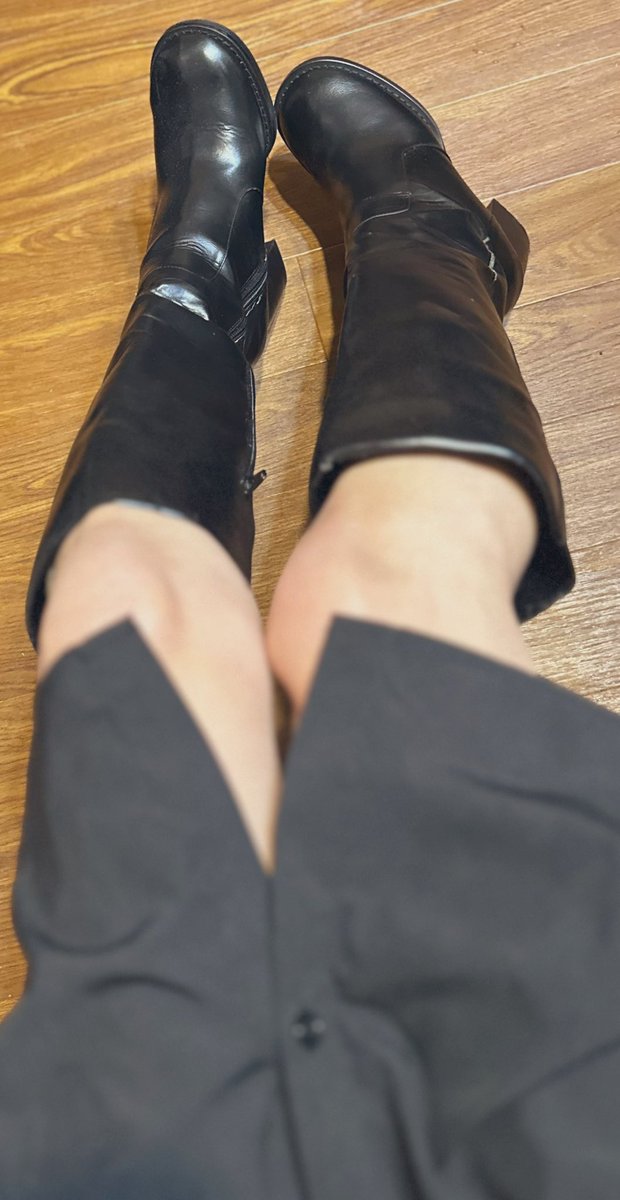 おはよ〜！
かなはまだまだ気持ちが低迷中だよー🥺

今日はEMODAのロングブーツ〜✌️
ラウンドトゥだよ✨

今日も1日楽しんでねー！！

コメント返せてなくてごめんね🙏
ちゃんと読んではいるよー😌