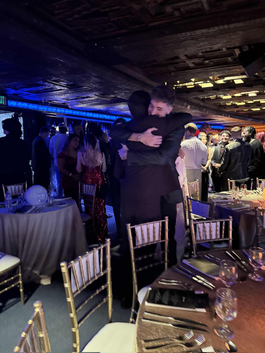 ChatterboxUpd8s's tweet photo. Chatterbox and Ellum meeting up at the Streamer Awards!! IT FINALLY HAPPENED!!

— Ali in the discord https://t.co/wp8950mQwa