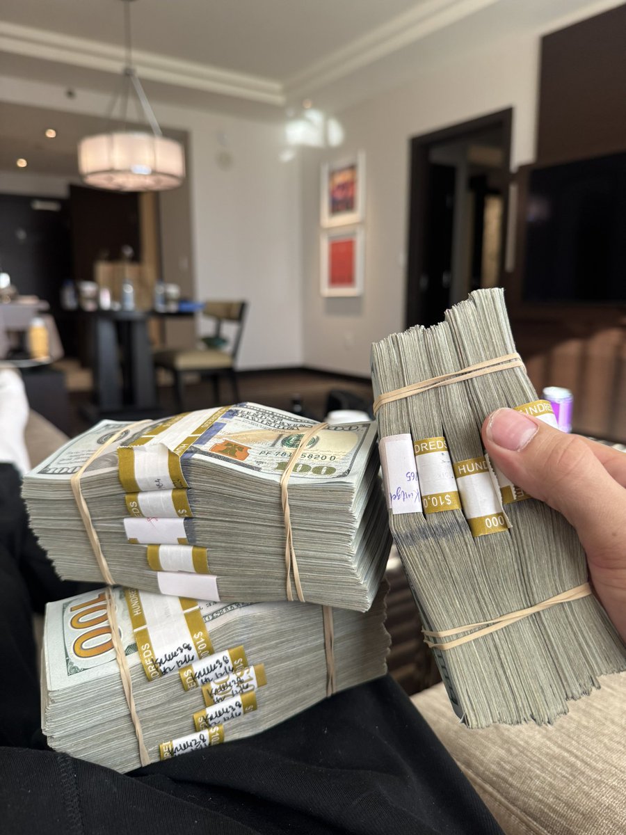 ShaneStoffer's tweet photo. Vegas is the coolest. Take a marker, don’t bet any of your own money. Major free bucks alert https://t.co/O0QDzpCpDA