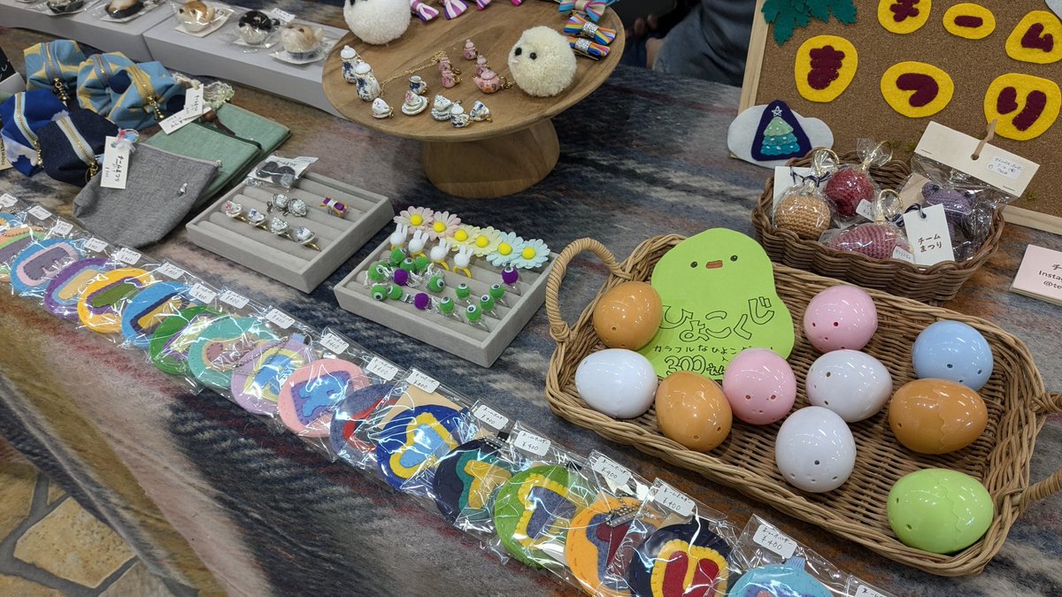 team__matsuri's tweet photo. おはようございます！
告知が当日になってしまいましたが、錦ケ丘ヒルサイドモールにて開催中の #錦ケ丘ママのにこにこマルシェ に参加させていただいてます！
お天気も良いので、お散歩がてら足を運んでいただけると嬉しいです☺️ https://t.co/JiPFcOKz00