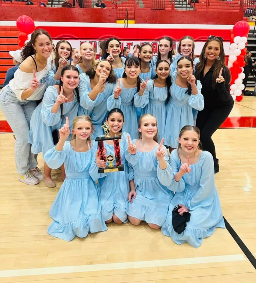 ETMS_WolfPack's tweet image. Please enjoy our Echo Trail Dance Team and their 1st Place jazz performance at their competition today. Thank you to Manual HS for hosting
#ExpectgreaTness #Wolfpack 🐺💃🩵
