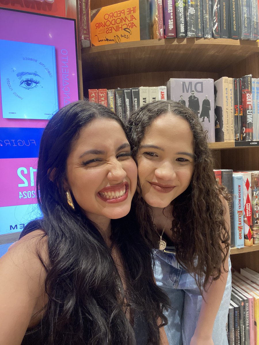 olivkrla's tweet photo. não sei explicar o quanto eu te amo, tenho um orgulho imenso de você e te admiro demais! É um prazer te acompanhar durante esses anos, vou sempre estar aqui por você, pra te prestigiar e enaltecer! te amo muito, te amo pra sempre, obrigada por tudo  
@bcarolynaa 🩵 https://t.co/HgnR15sOJT