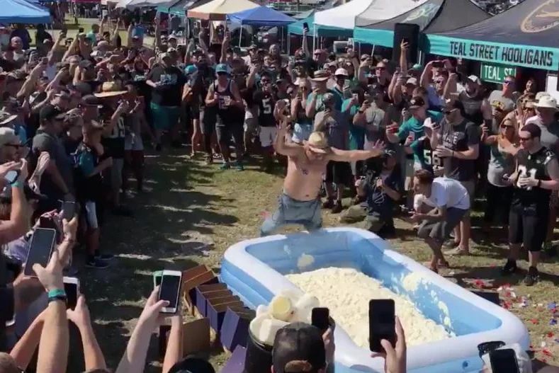 bcb_atl's tweet photo. Come watch as Mac and the Jags make a SPLASH vs. the Titans at @AtlRepublic! #DUUUVAL #mayonnaise https://t.co/SvKe5NV9zS