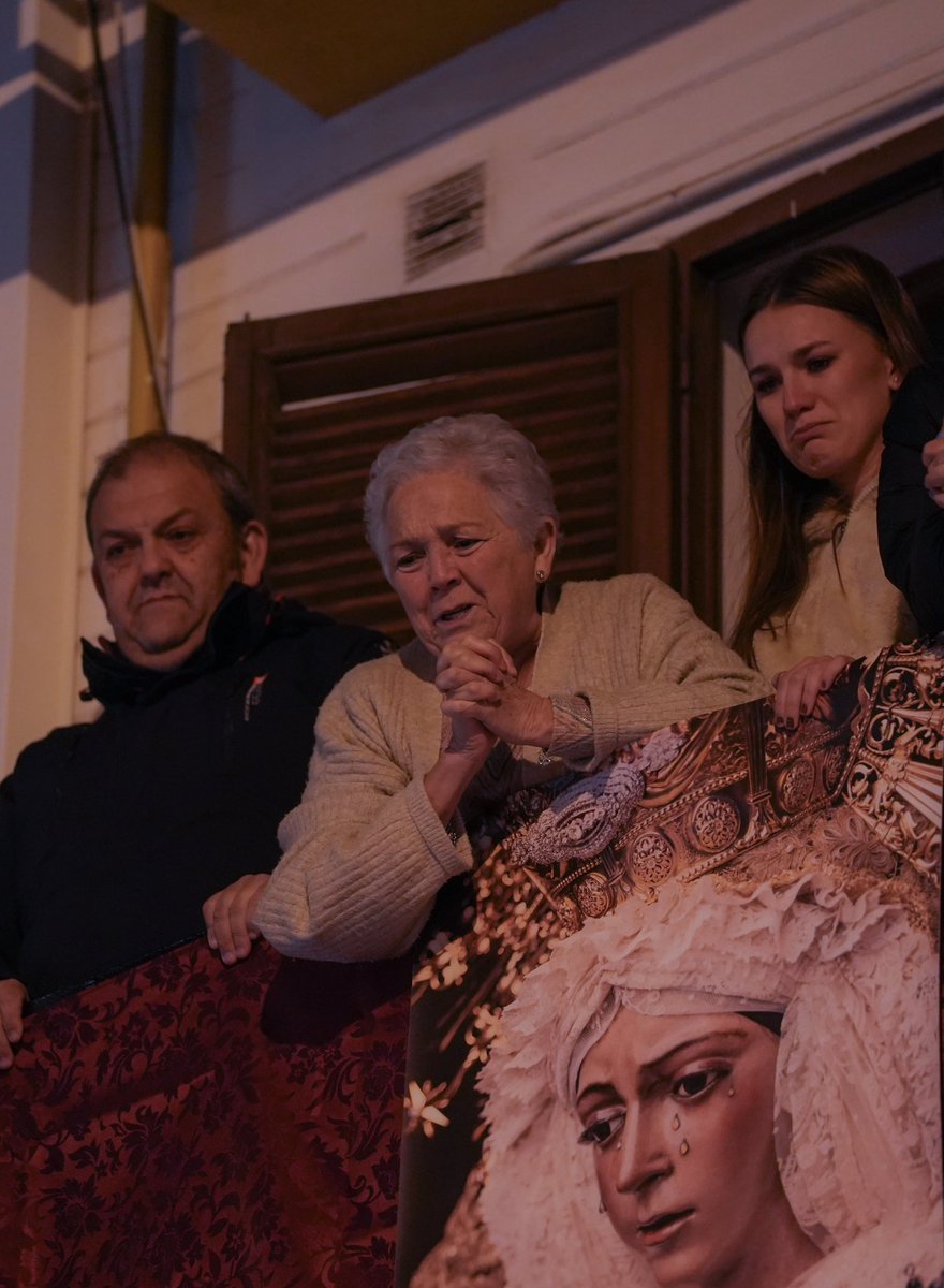 TQuifes's tweet photo. ¡Cuántas oraciones a su paso! 💚

#IICongresoHdadesSevilla https://t.co/7JMbvL3KmC