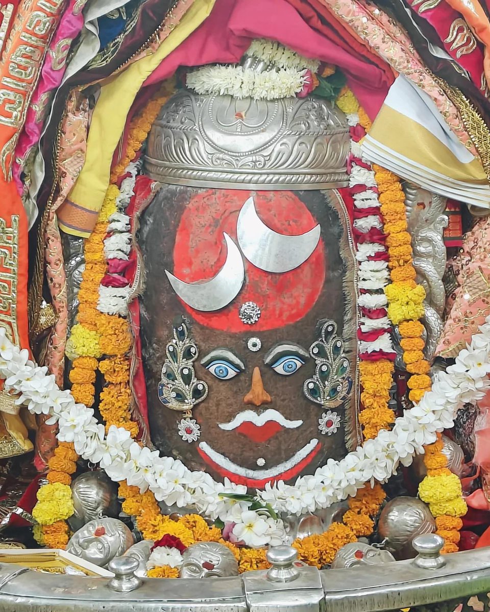 आज के प्रातः काल बाबा महाकालेश्वर ज्योतिर्लिंग के अद्भुत दर्शन का लाभ लिजिए 
जय श्री महाकाल ♥️❤️♥️