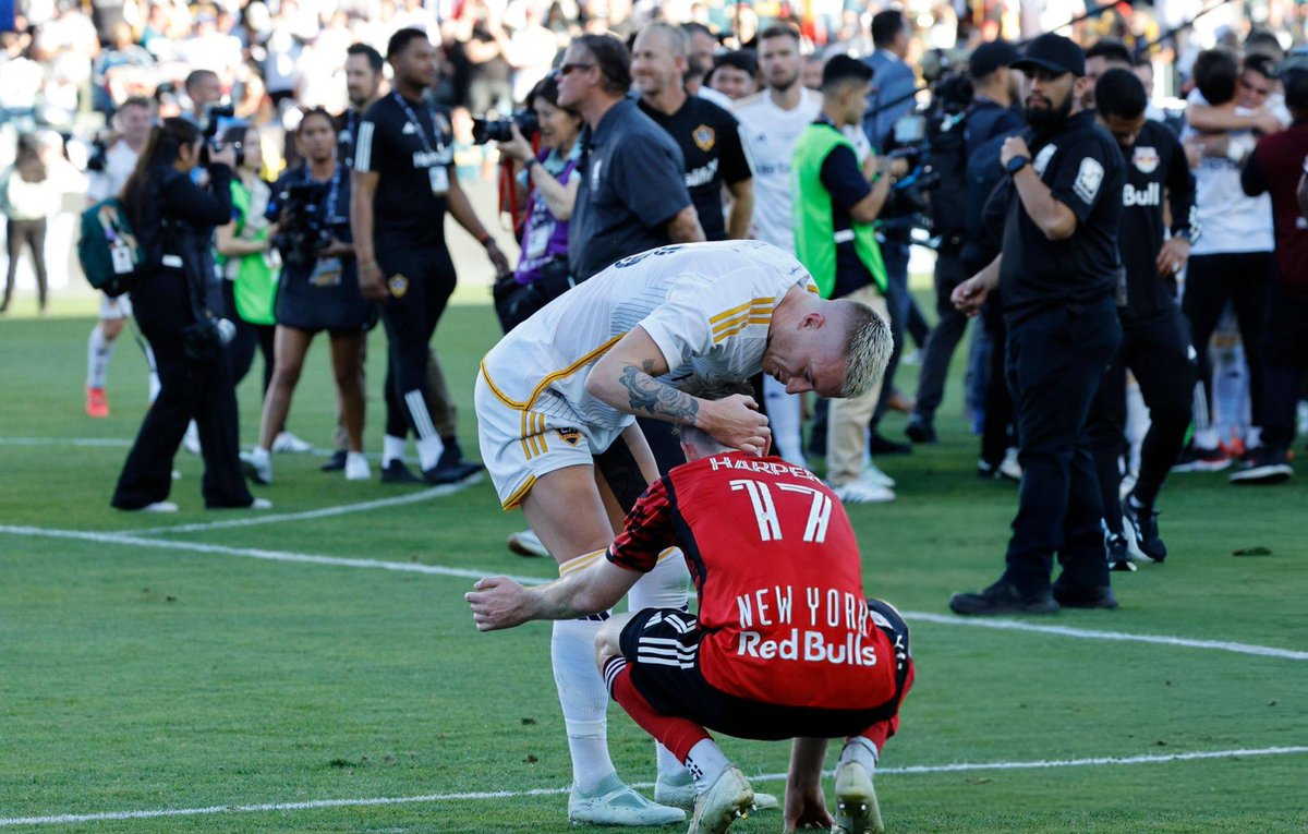 Marco comforting one of the RBNY players.

He knows what it's like to be in that position. Even as a winner, he puts others before himself. One of the most humble and down to earth players I've ever seen. ❤️