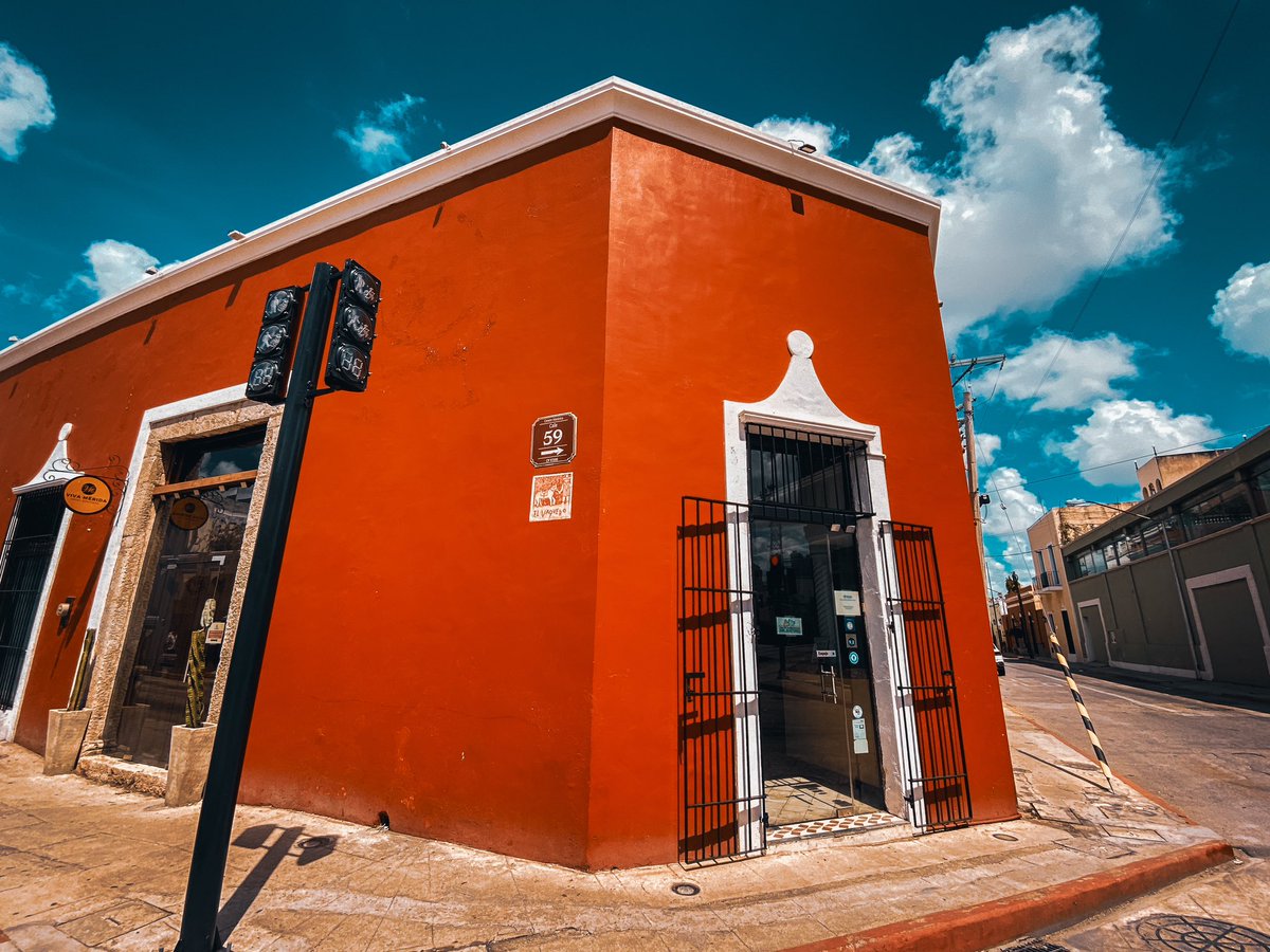 Carleone_lr's tweet photo. La Esquina #ElVaquero, El General Cantón, se encuentra en el cuadrante Noroeste en las calles 59 x 68 y guarda historias que se remontan al siglo XVIII: toros arreando al estilo español, tertulias en el café La Vaquero y el hogar del General Cantón antes del Palacio Cantón. https://t.co/0BwBjJEduZ
