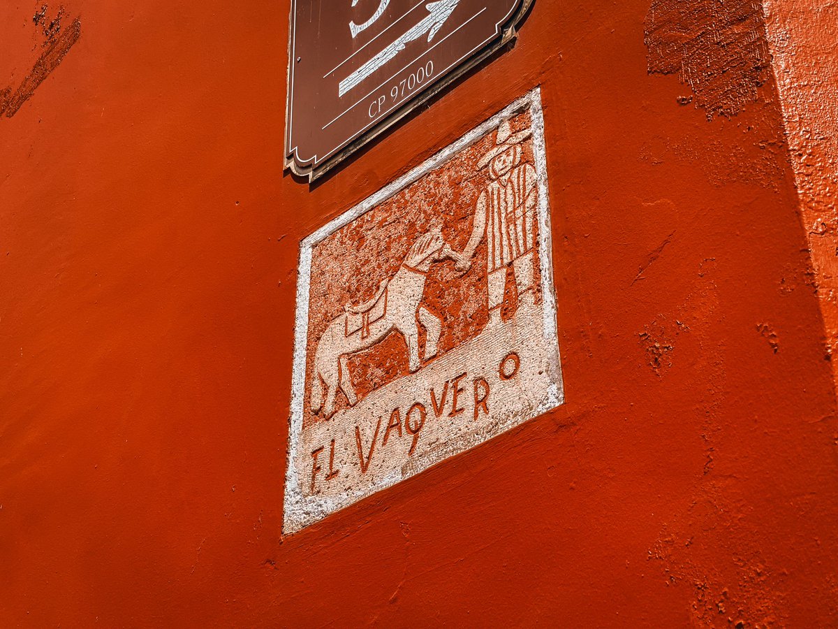 Carleone_lr's tweet photo. Hoy, sigue siendo un cruce donde pasado y presente se encuentran, recordándonos que cada esquina tiene algo que contar.

Aquí te comparto su historia 🐎: https://t.co/g7AR5sZfqF

#EsquinasDeMérida #CentroHistórico #DescubreMérida #ExplorandoMérida #HistoriasdeEsquinas https://t.co/z5WymoBh1v