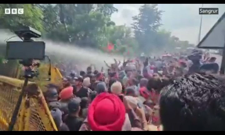 Gurpreet0531's tweet photo. Some pics of @BhagwantMann  'Rangla Punjab". Computer teachers were  honoured by @PbGovtIndia  on Teachers day 5sep 2024 in this way. Earlier @harjotbains punjab education minister declared diwali gift on oct2022 but only for news, posters and banners to mislead voters in punjab and other states... Pics shows fake education model of @AamAadmiParty  .
@LokInsaafParty
@Saurabh_MLAgk
@aap_ladakh @aapkerala
@jaskiratMann_
@AamADmiParty_US
@aap_Parody
@AAP__UK
@DrRajes30301212
@humanrightsind
@IHRNRights
@HRDF_INDIA
@HumanrightsAsso
@IamSwarnTehna
@SandhuKanwar
@Ubhicanada
@DrKumarVishwas
@PrimeAsiaTV
 @HumanrightsAsso
@IamSwarnTehna 
@news24tvchannel 
@ZeePunjabHH @PTC_Network @ptcnews @NationalDastak @0Ramrajverma @kisanektamorcha @PargatSOfficial @bsmajithia @INCPunjab @INCDelhi @BJP4Delhi @BJP4Punjab @Akali_Dal_  @BBCIndia @AmarUjalaNews @JagranNews @DainikBhaskar @dailyjanmat @Dainik_Bheda 
@JagbaniOnline @dailyajitne @HarpalCheemaMLA @PunjabNewsDaily @PunjabNewsWatch @Punjabnewstime